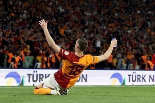 Berkan Kutlu célèbre l'un de ses buts avec le maillot de Galatasaray